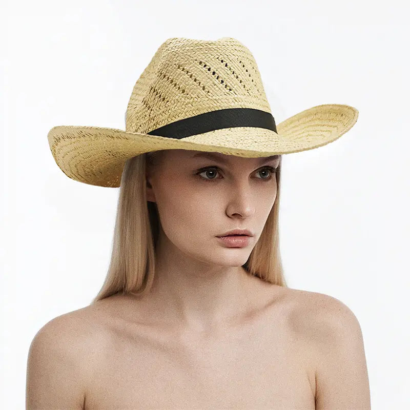 Model wears a beige straw wide-brimmed hat with a black band.