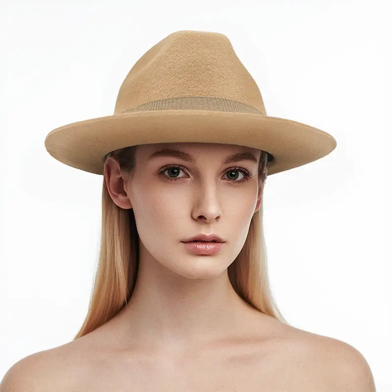 The model wore a beige, wide-brimmed fedora.